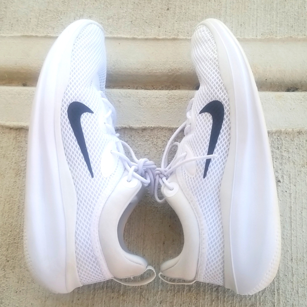 Women's Nike sportswear Ultra lightweight sneakers sz 8.5